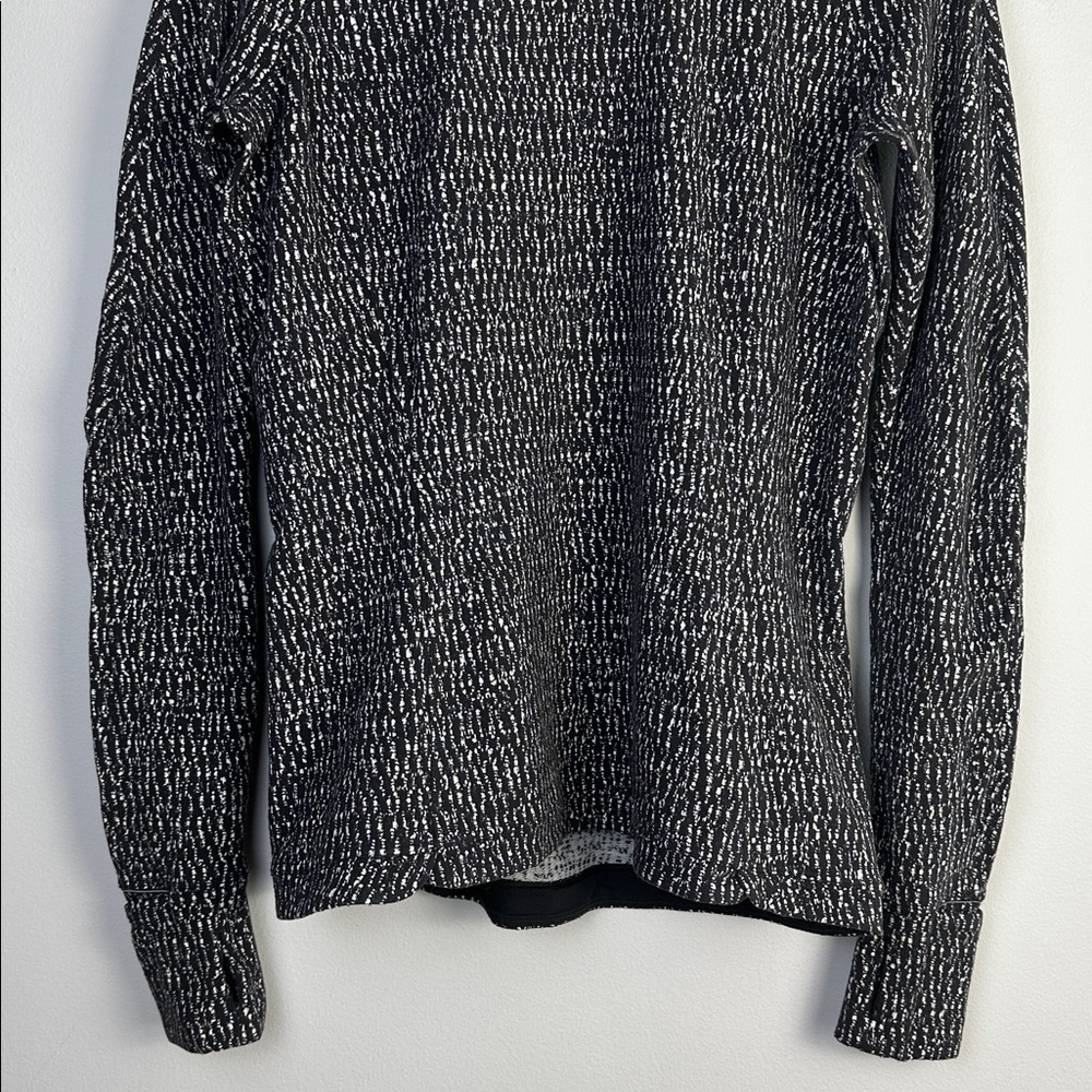 Lululemon Runderful Long Sleeve Shirt Thumbholes & Cuffins Size 10 Zipper Pocket - Picture 5 of 16